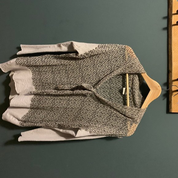 100% Silk top with cashmere sleeves - European - Picture 2 of 4